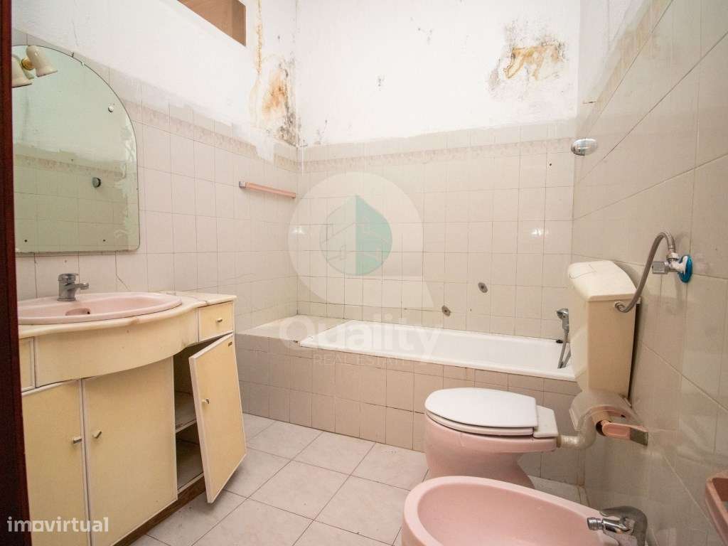 MORADIA T2 DUPLEX COM PROJECTO, NO CENTRO DO BARREIRO-10