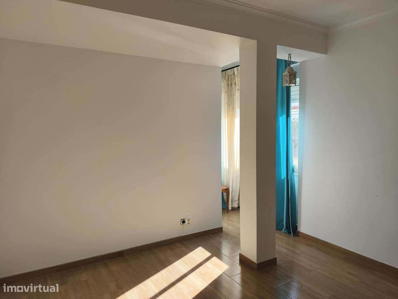 T2 Bem Conservado na Rua José Cardoso Pires, Areias, Estoril.-18