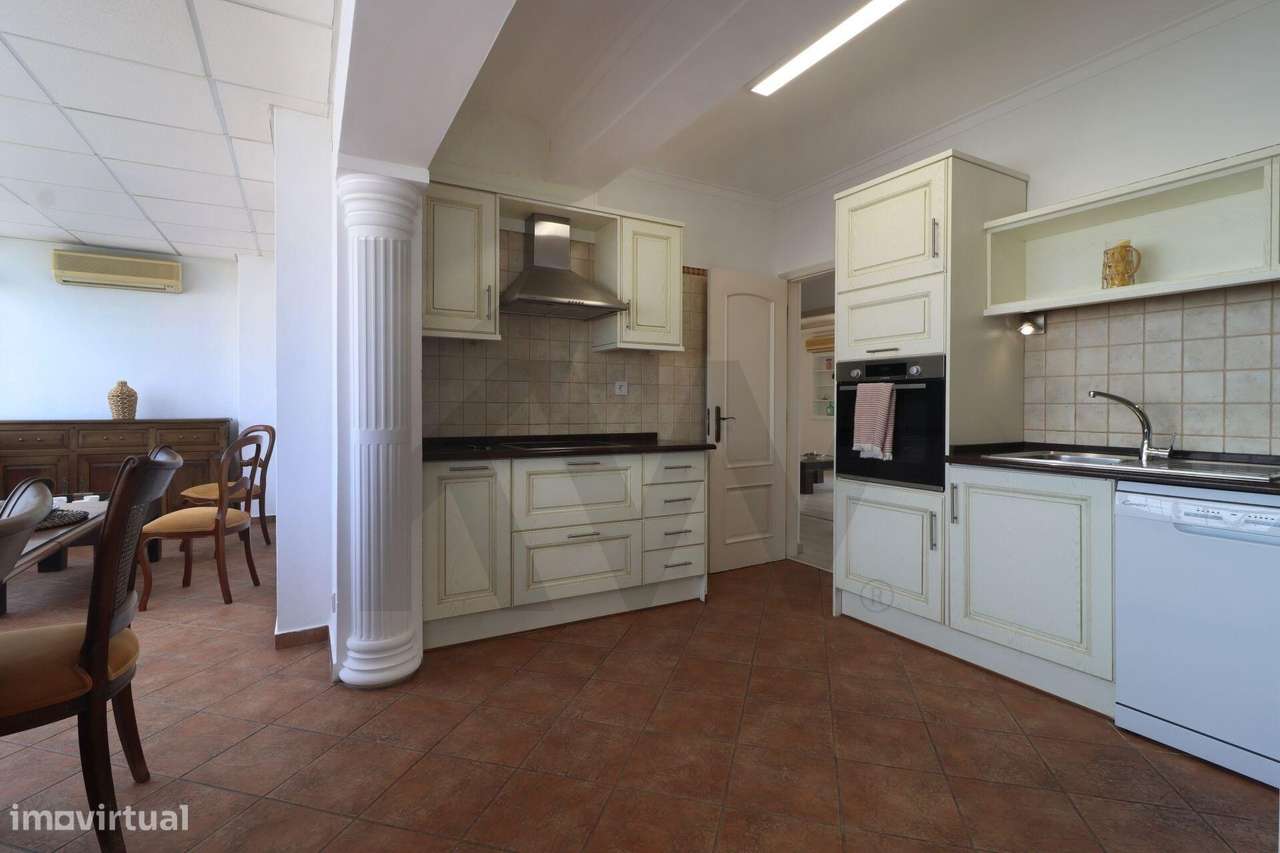 Apartamento T2 exclusivo no último piso do Edifício Royal com terraço-34