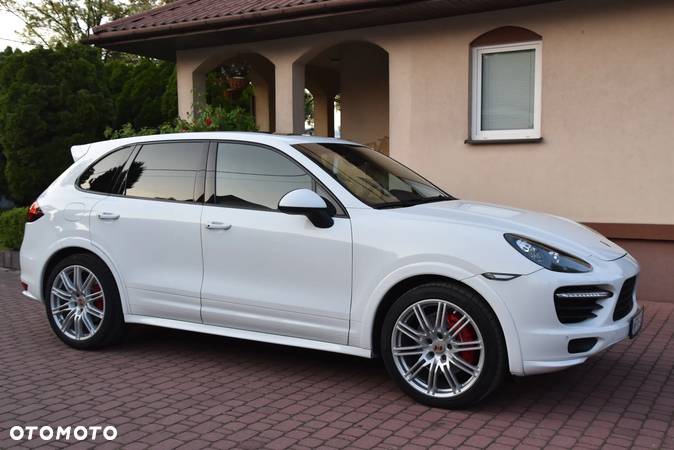 Porsche Cayenne GTS - 2