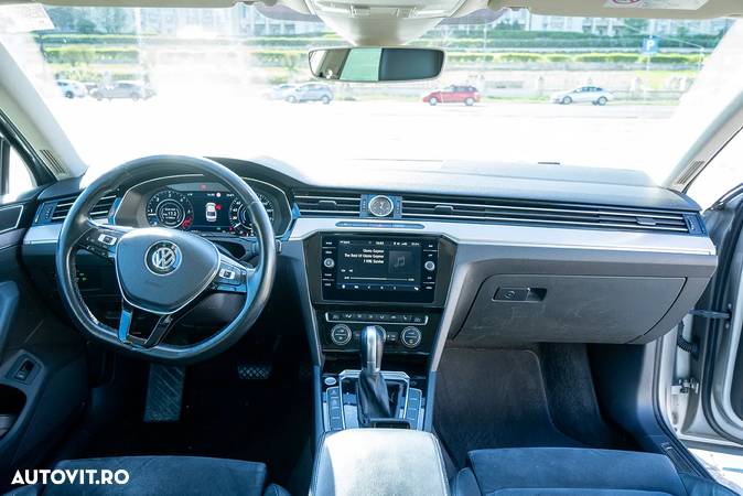 Volkswagen Passat 2.0 TDI DSG Highline - 18