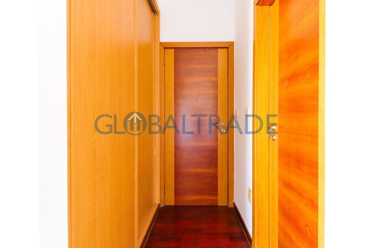 Moradia T3 com Terraço em Valbom-54