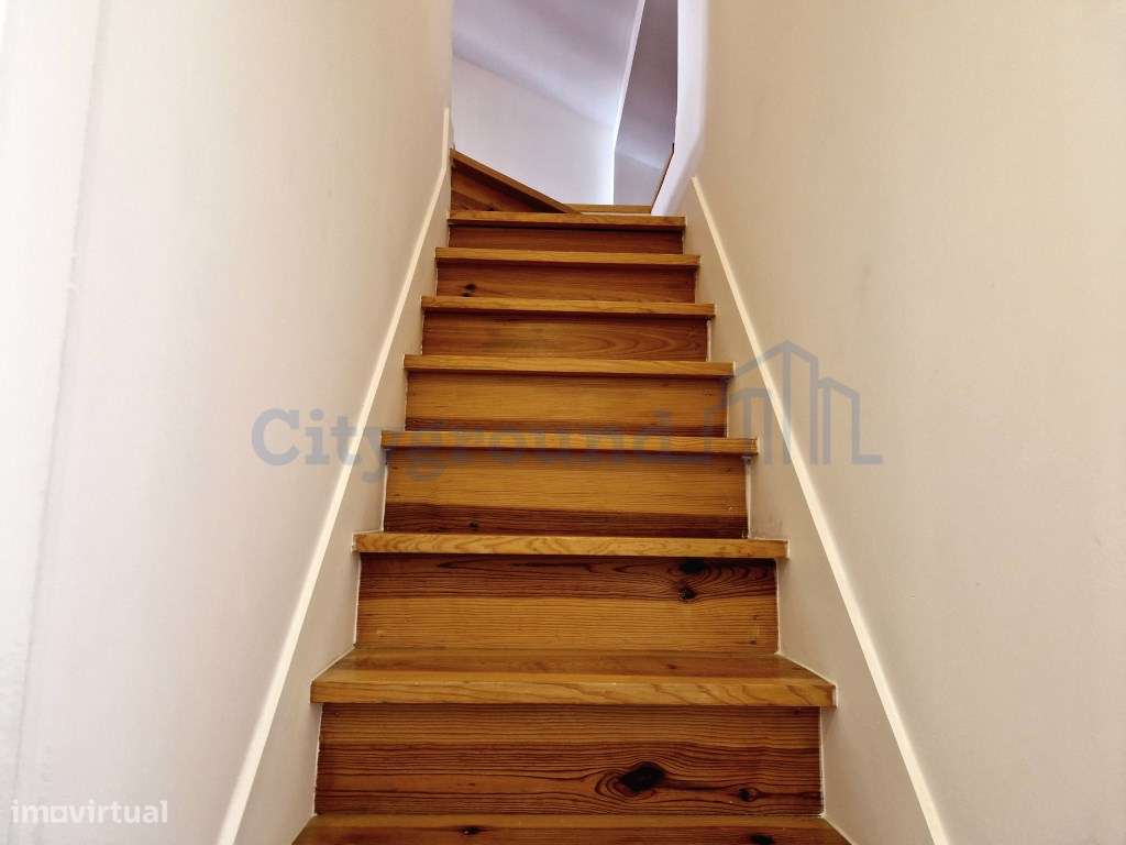 Apartamento T3 na Rua dos Fanqueiros, com vista para o Castelo de S...-17