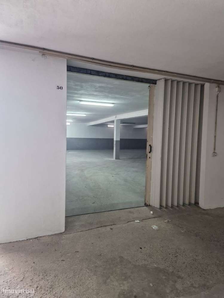 Lote de garagens fechadas no Bairro do Liceu, Aveiro - Grande imagem: 5/18