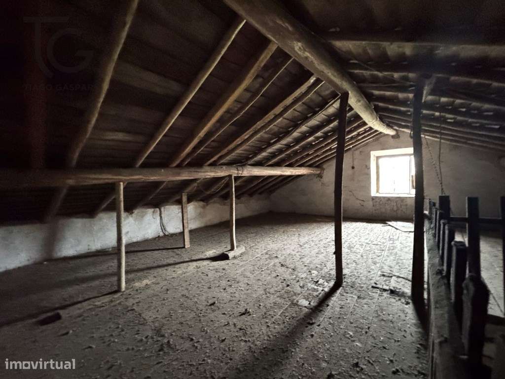 Moradia para remodelação total localizada no Rossio ao Sul do Tejo ...-10