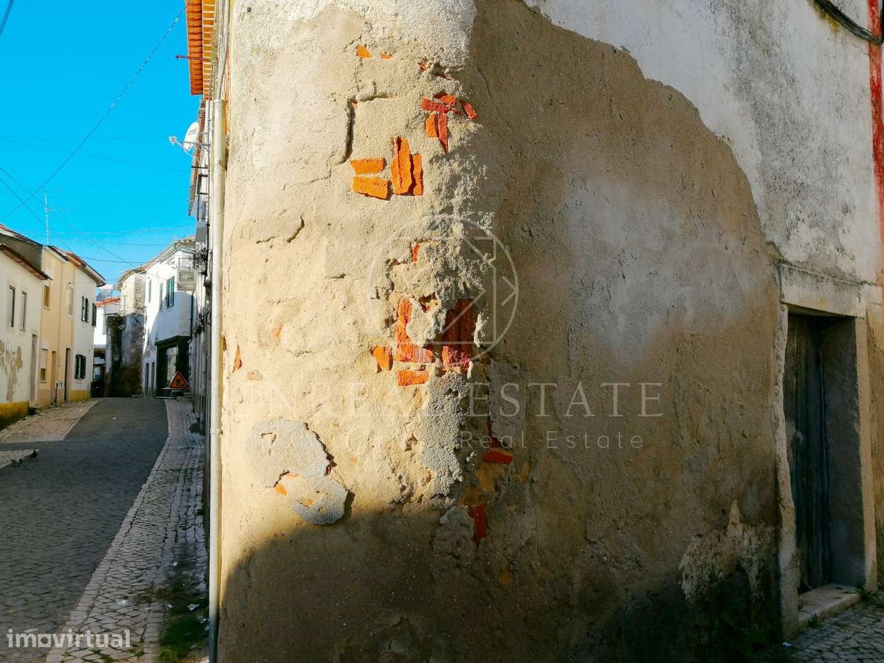 Prédio em Propriedade Total com 3 pisos, situado na Aldeia das lapas, - Grande imagem: 4/10