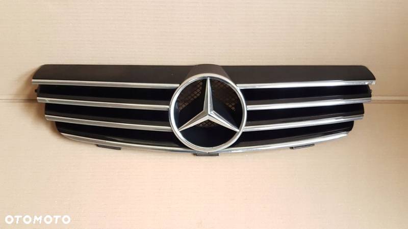 ATRAPA GRILL MERCEDES CLK W209 2098800023 - 1