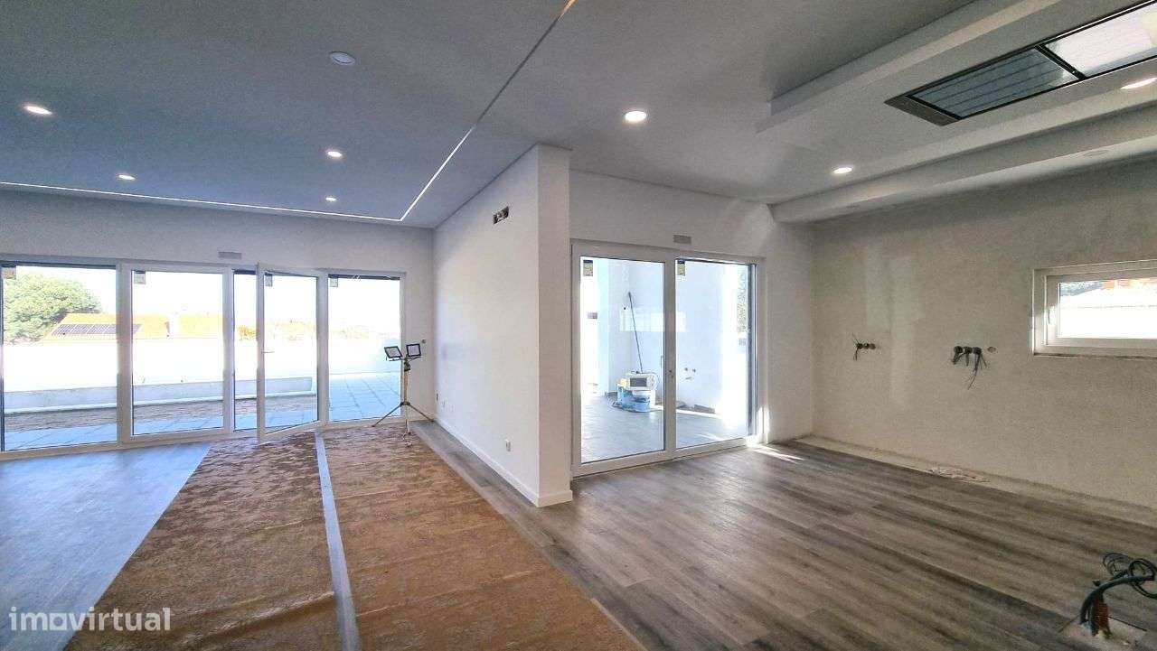 Moradia Térrea, com piscina – Azeitão-7