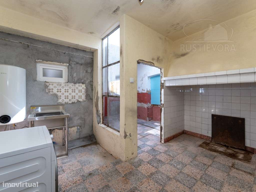 Moradia T2 em Cabeção com terraço-21