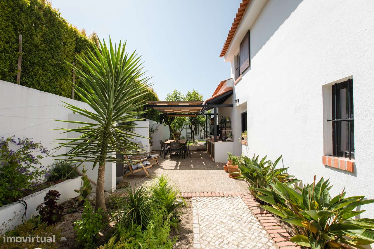 Moradia isolada terreno de 811m2 piscina jardim Sesimbra-9