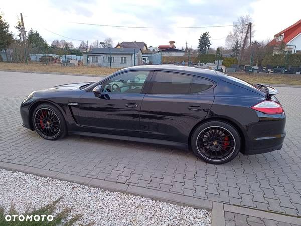 Porsche Panamera GTS PDK - 1