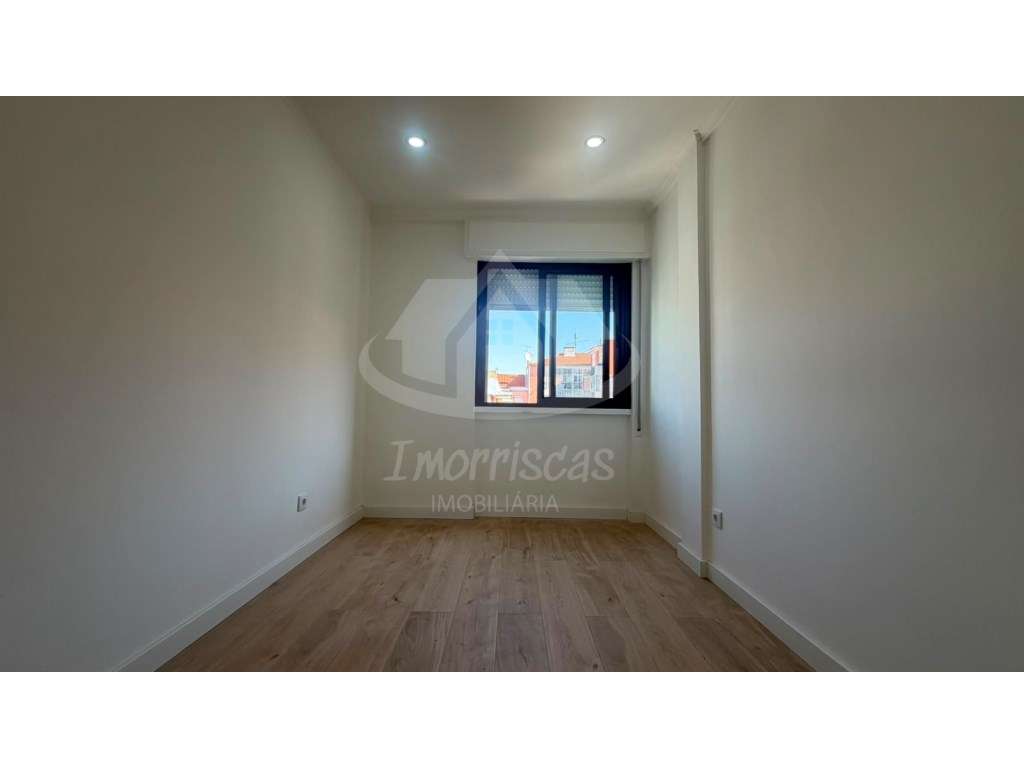 T2+1 Totalmente Remodelado em Odivelas | Pronto a Habitar | Localiz...-27