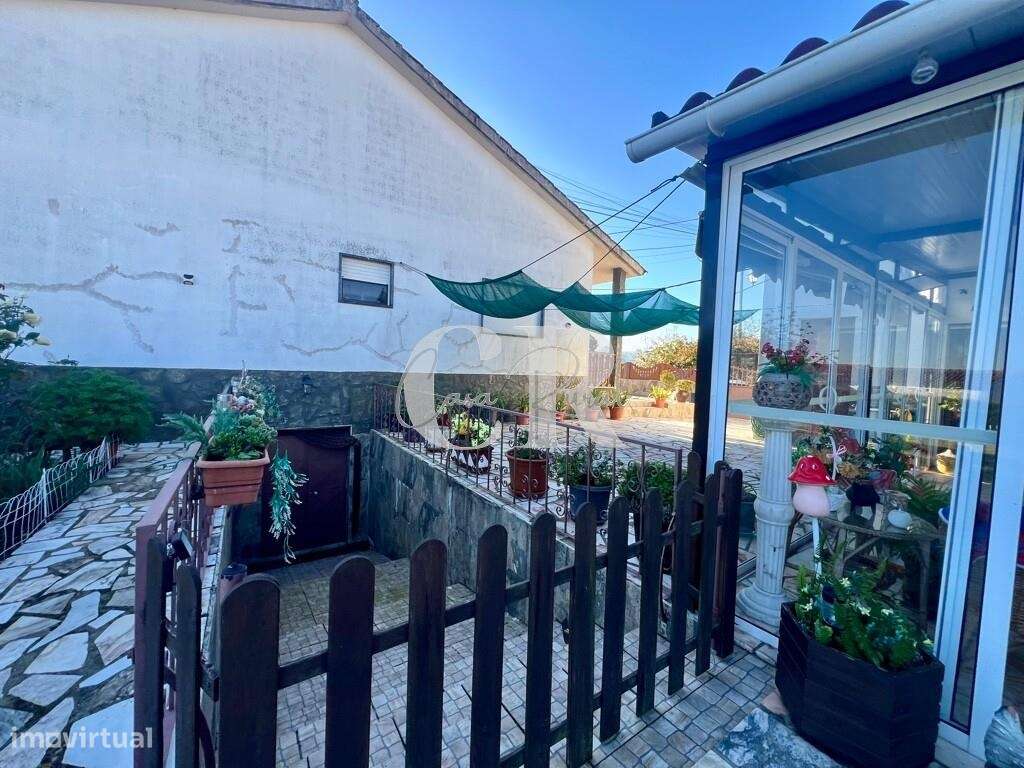 Excelente moradia térrea e independente com jardim em Arega - Figueiró-28