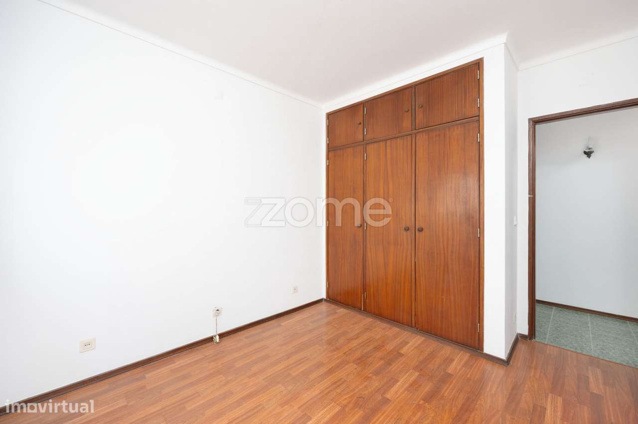 Apartamento T2 no Centro de Porto de Mós-8