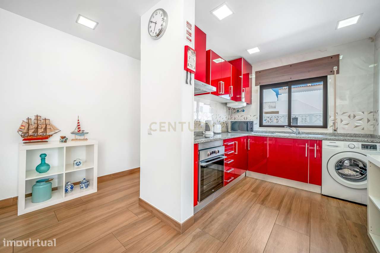 Apartamento T2 com terraços e piscina a 100 metros da praia da Oura –-3