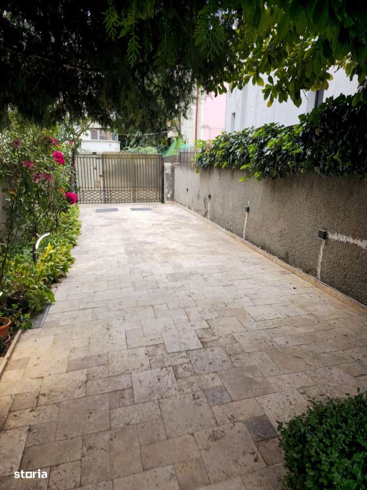 Vila frumoasa ,localizata central\ Unirii Square\Proprietar-5