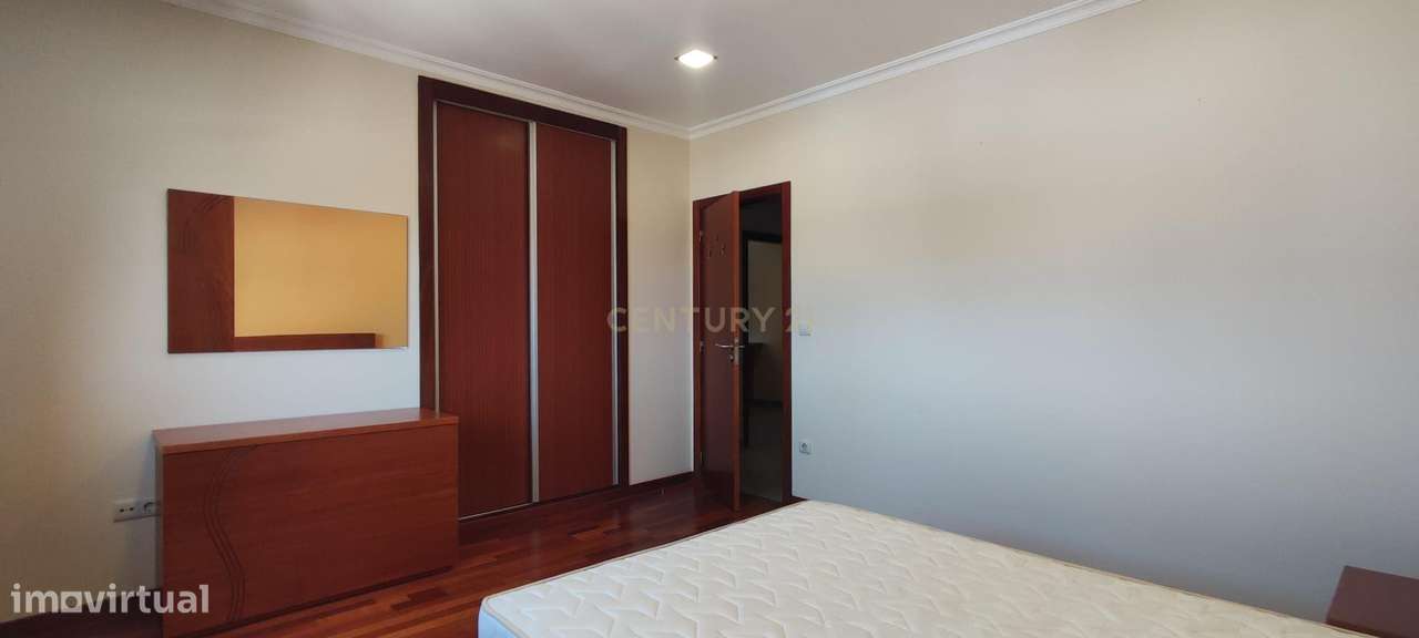 Apartamento T2 com Vista Panorâmica em Valença-18