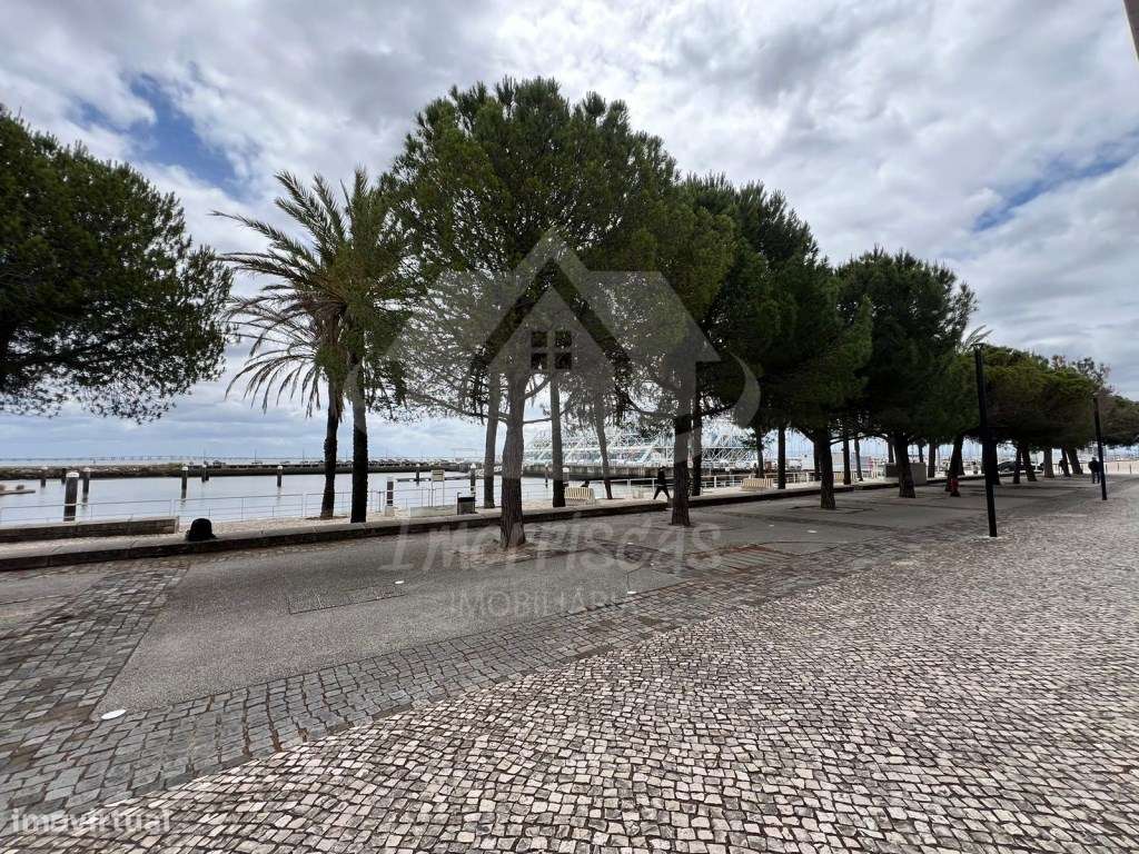 Loja para comércio, com parqueamento na Marina do Parque das Nações - Grande imagem: 4/11