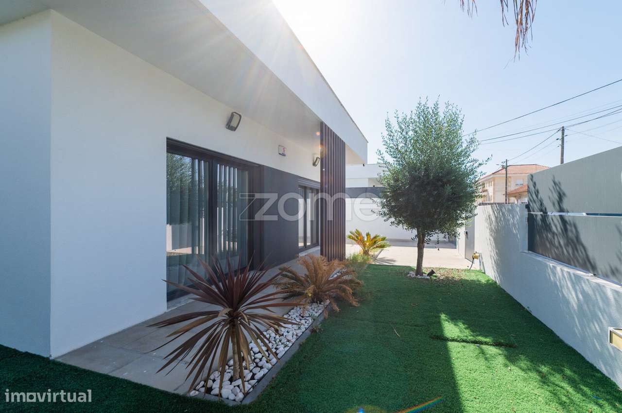 Moradia Térrea T3+1 com Piscina-50