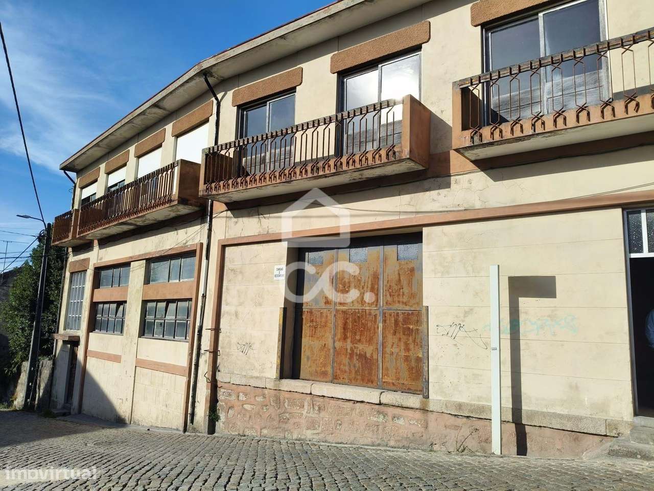 Armazém / Prédio com Potencial de Investimento em Águas Santas – Maia-1