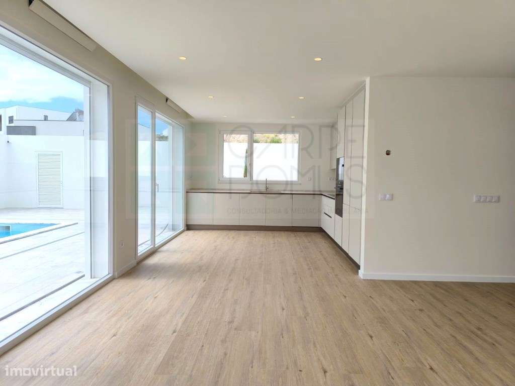 Excelente moradia térrea T3, com piscina e jardins, na Lourinhã - Grande imagem: 4/33