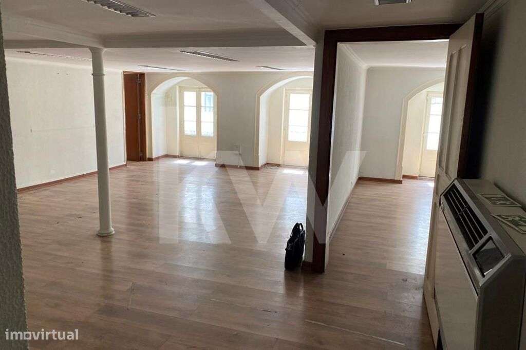 Sobreloja em prédio centenário no coração do Chiado, Lisboa. - Grande imagem: 4/30