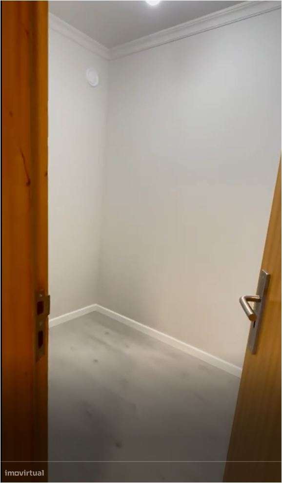 T2+1 Renovado no Centro de Gondomar, junto à Câmara!-21