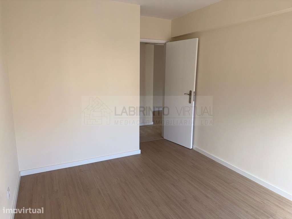 Vende-se ótimo T2 totalmente remodelado em Algueirão-Mem Martins - ...-5