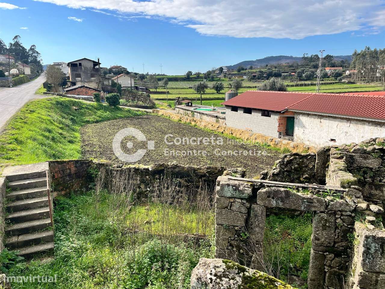 Ruína em pedra com terreno em Cossourado, Barcelos-11