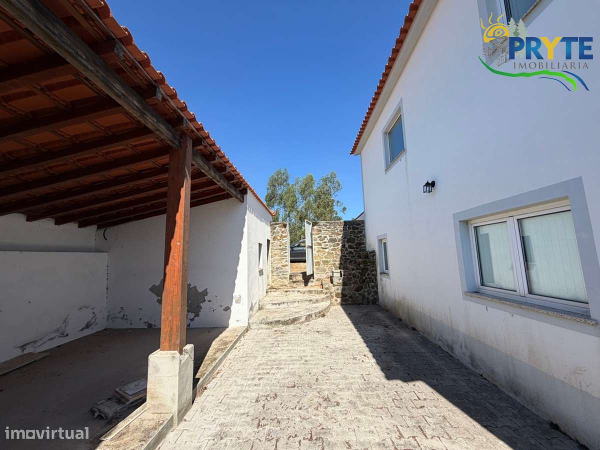 Quinta com moradia T3 , anexos e ruínas em Pedrógão Grande-47
