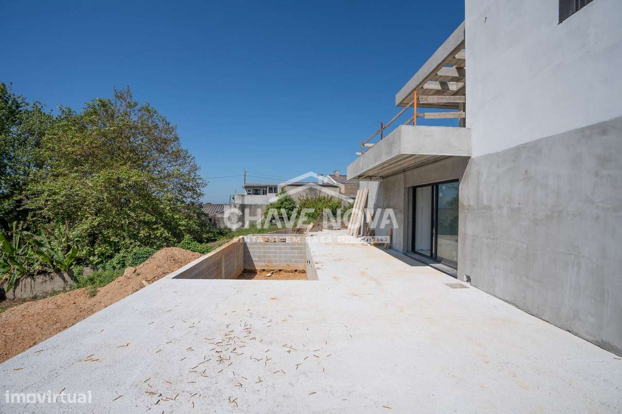 Moradia T3+1 de Luxo c/Piscina em S.Félix da Marinha | a 400m da Praia - Grande imagem: 4/25