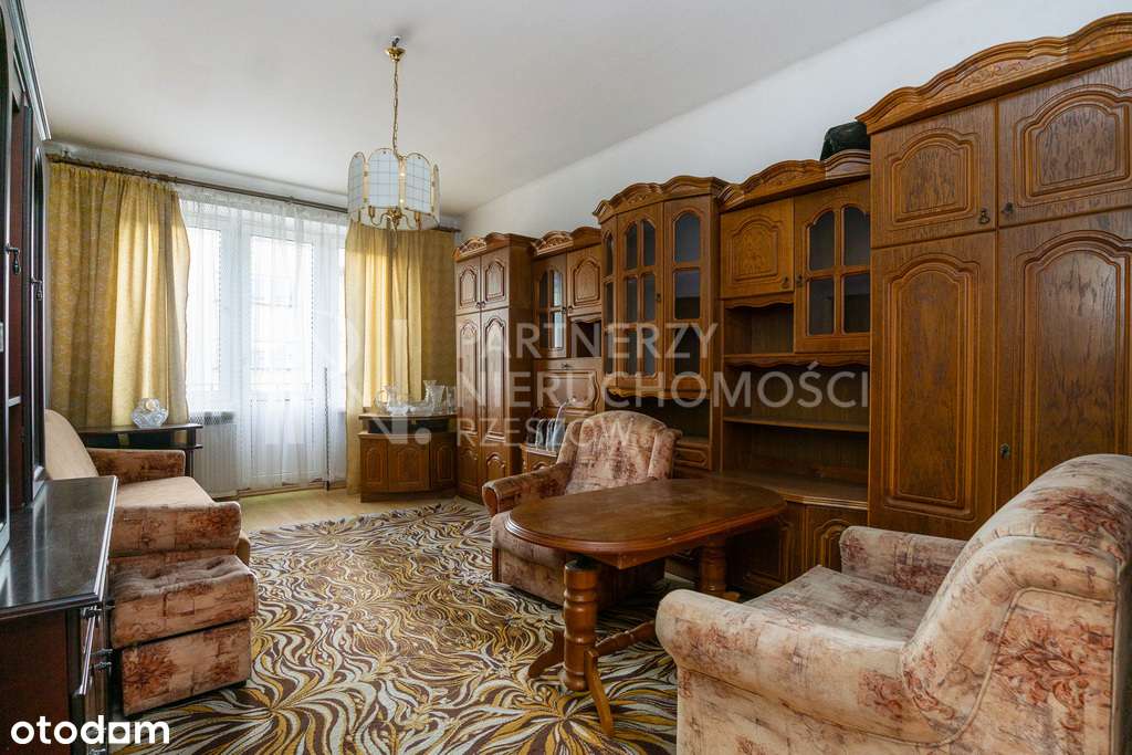 CENTRUM - Przestronne 2 pokojowe mieszkanie !-1