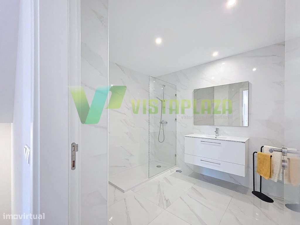 Apartamento Duplex com Terraço e Vista Panorâmica, piscina e garage...-22