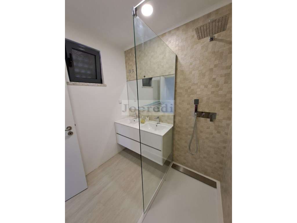 Moradia T4 na Aroeira-17