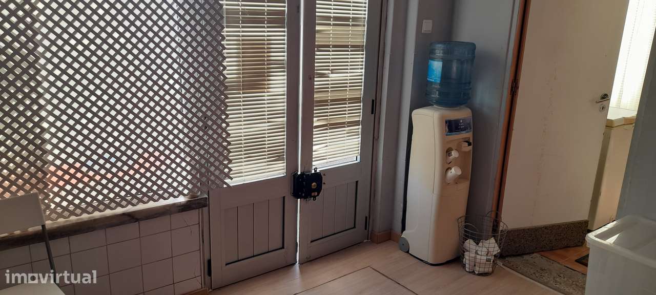 Prédio para Escritório/Retail com 157,5m² Almada , Sobreda da Caparica - Grande imagem: 5/5