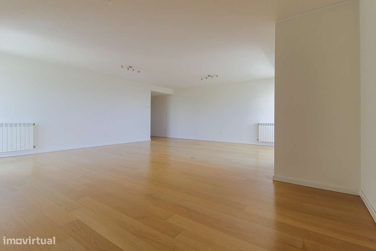 Espaçoso e luminoso Apartamento T3, com Varandas, Garagem e Vista Rio, - Grande imagem: 4/32