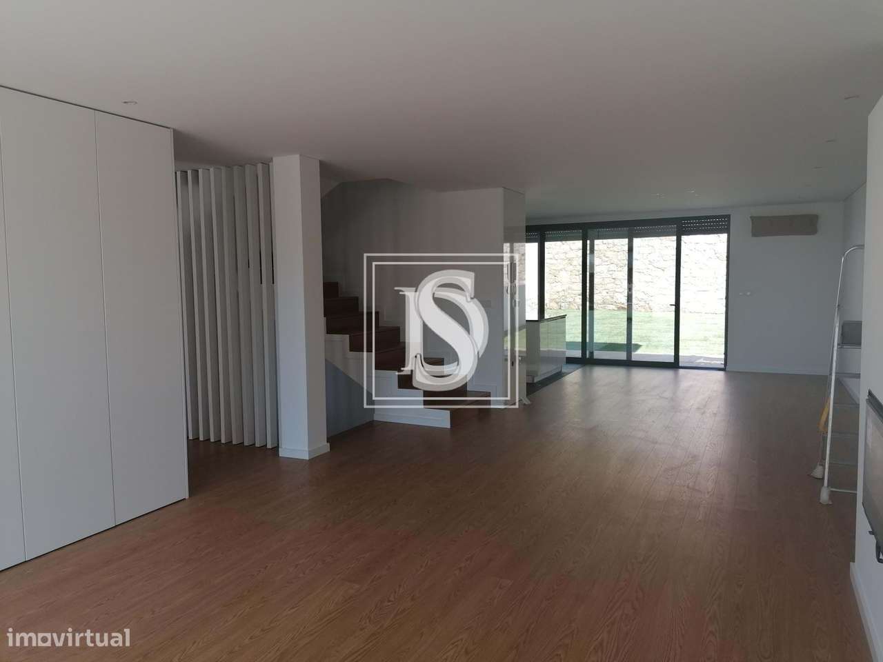 Moradia  T3 em Gaveto no Coração de Lamaçães.-7