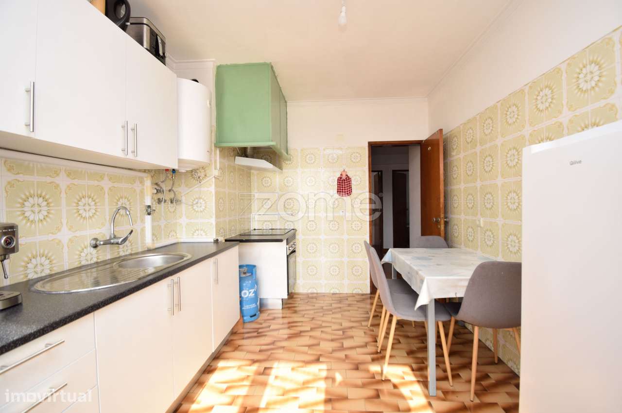 Apartamento T2 à venda no Carregado-17