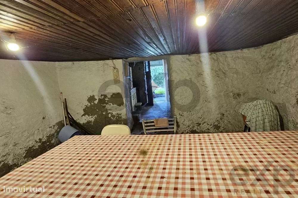 Duas Moradias (T2+T1) com logradouro em Santa Cruz do Douro – Baião - Grande imagem: 5/25