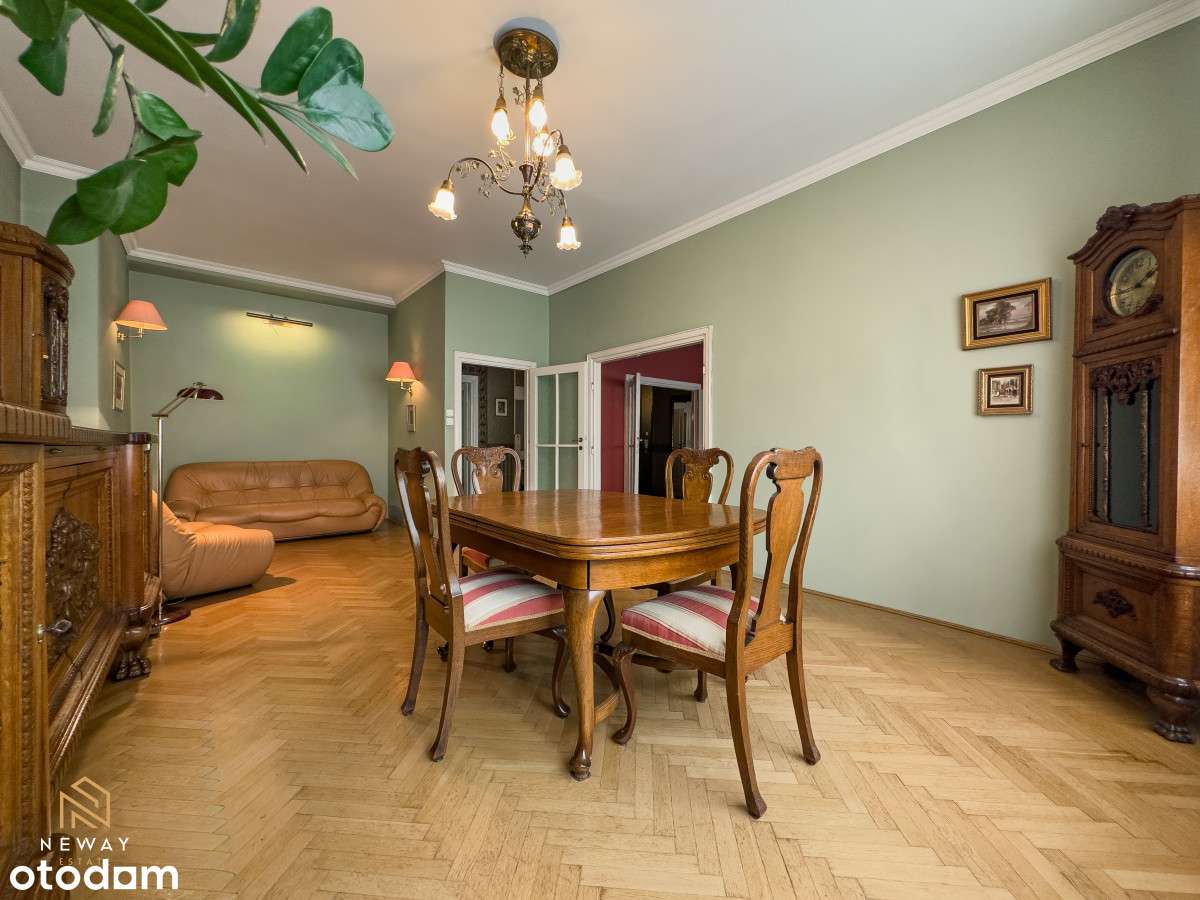 Apartament w modernistycznej kamienicy z balkonem-5