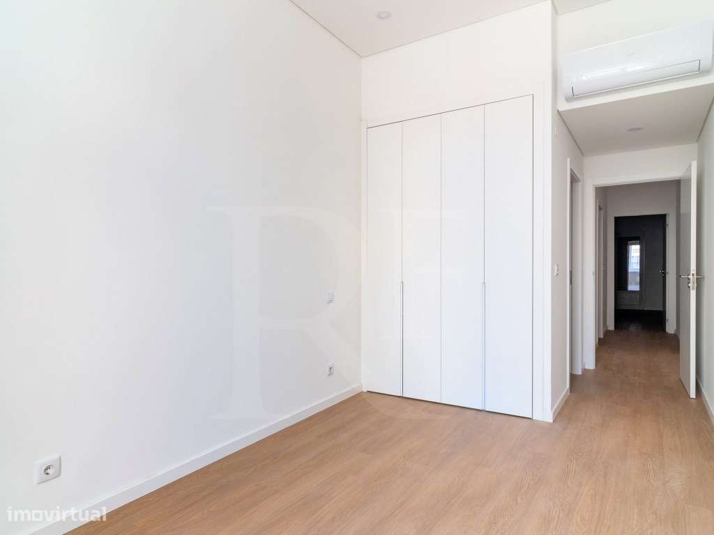 Elegante T2 Contemporâneo no 2.º Andar - Anjos 49-15