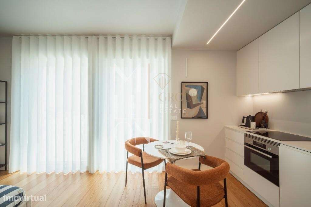 Apartamento em condominio com piscina - Avenida Liberdade-8