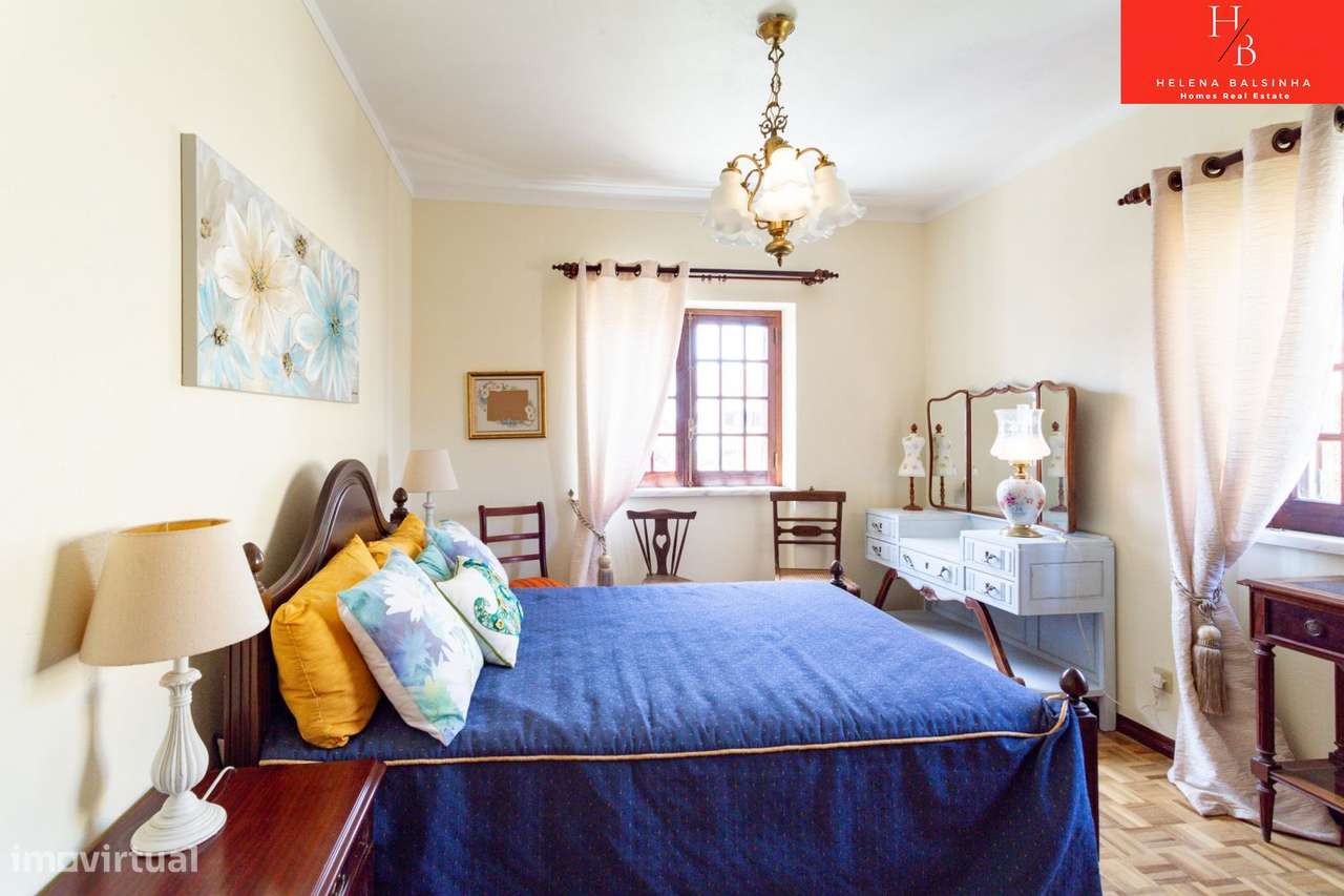 Bonita moradia V6, situada nos Casais de São Lourenço, junto à pra-26