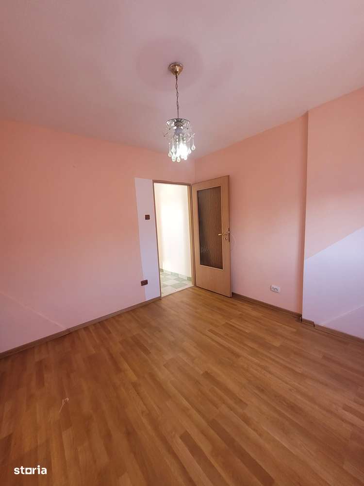 Apartament 3 camere langa Liceul Nr.7 | Micro 16-8