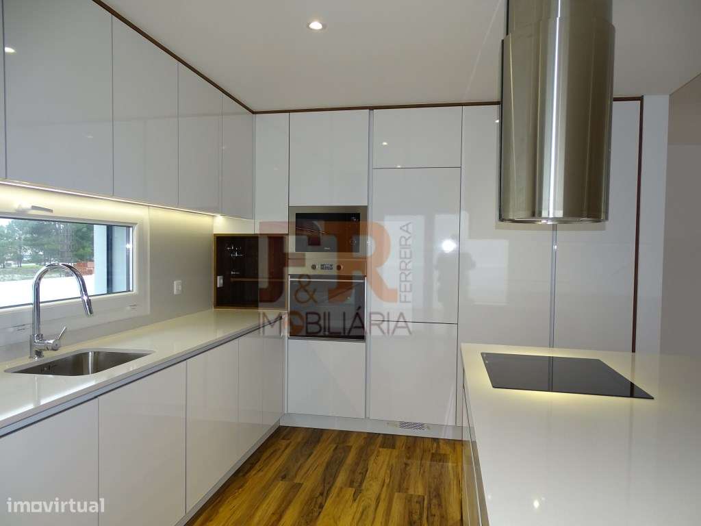 Fantástica Moradia Isolada V3+1 Pergola Fernão Ferro - Grande imagem: 5/55