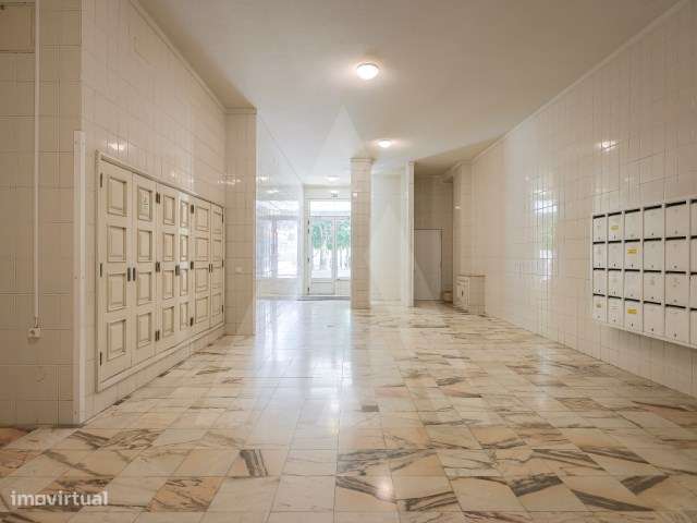Apartamento T1+1 com arrumos e lugar de garagem em Mafamude!-32