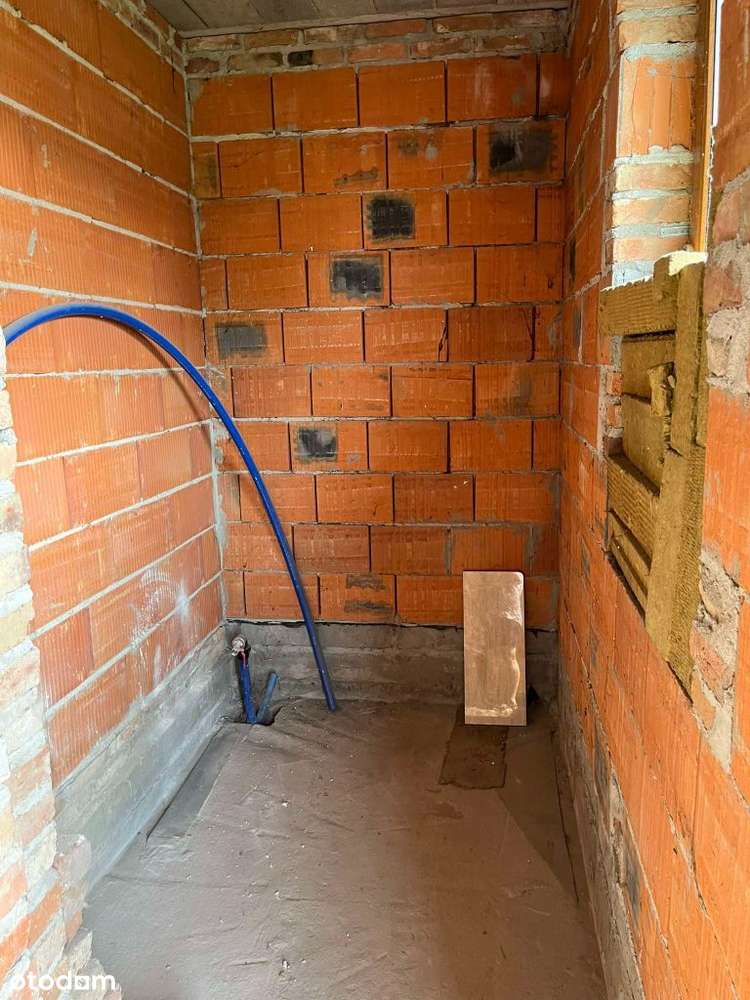 DOM w stanie surowym zamkniętym. Działka z linią brzegową.-11