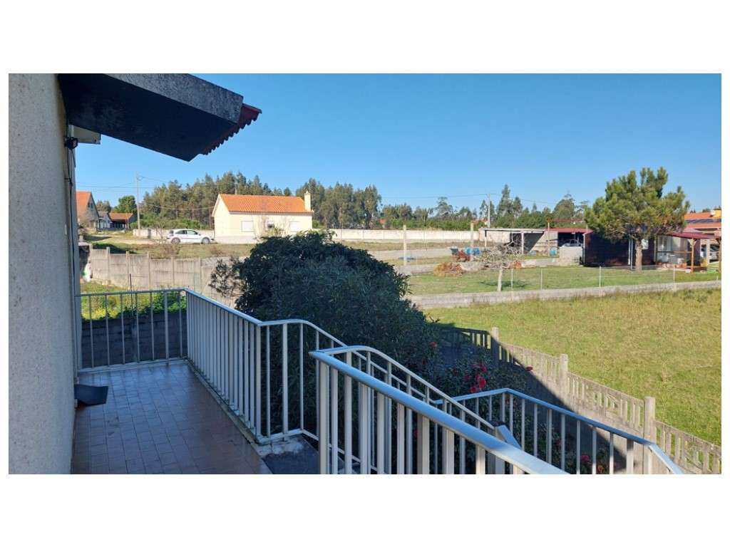 Moradia T3+3 individual no Lameiro - Carvide-21