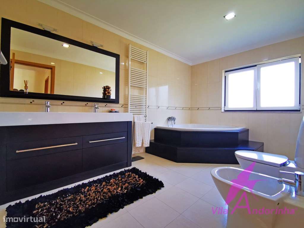 Moradia T4 Independente a 5 minutos da praia e do centro-28