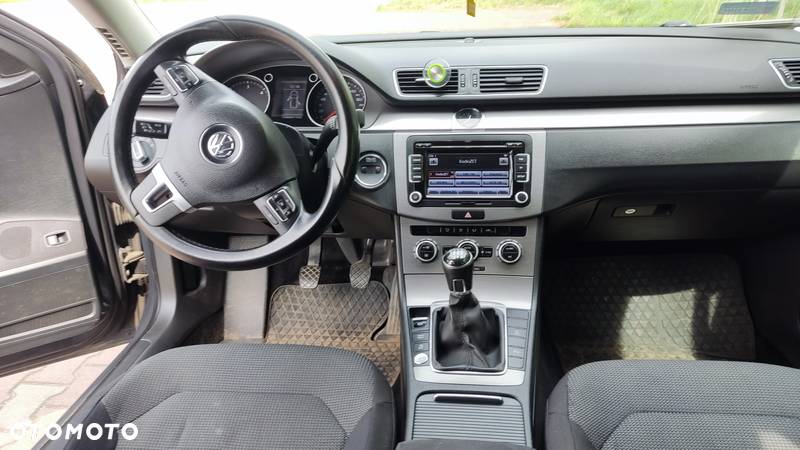 Volkswagen Passat 2.0 TDI Comfortline - 12